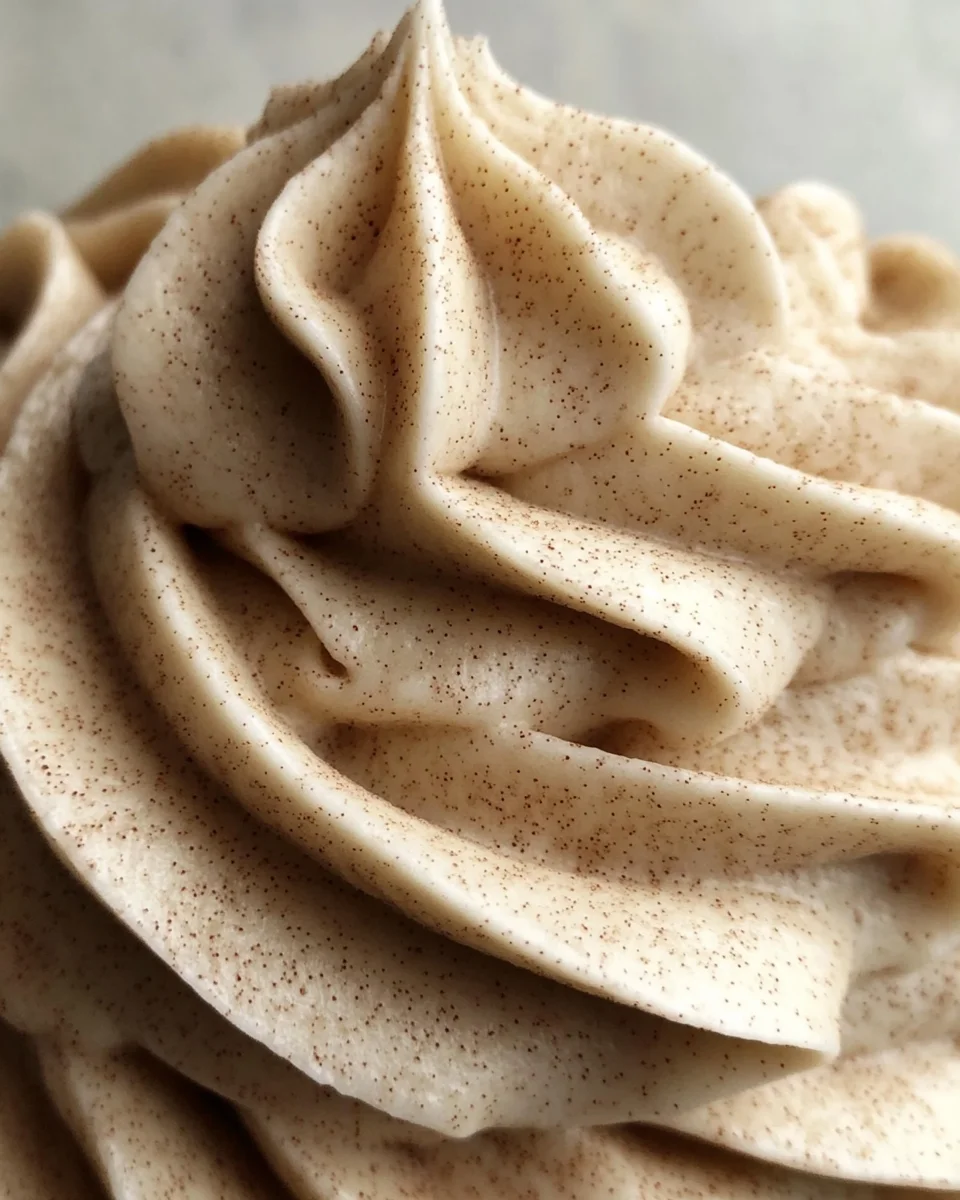 Deliciously Easy Apple Buttercream Icing for Home Baking